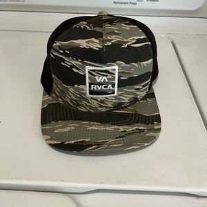 VA RVCA Men's  Camo Trucker Hat Black Camo Snap Back Cap Snapback